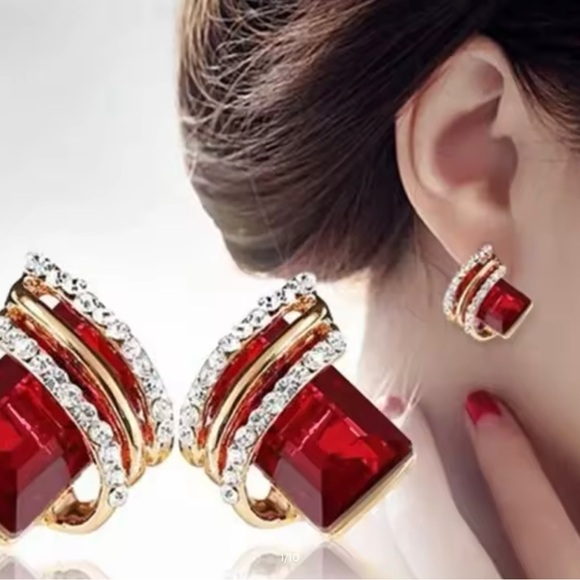 Jewelry - NEW Elegant Red and Gold Crystal Earrings